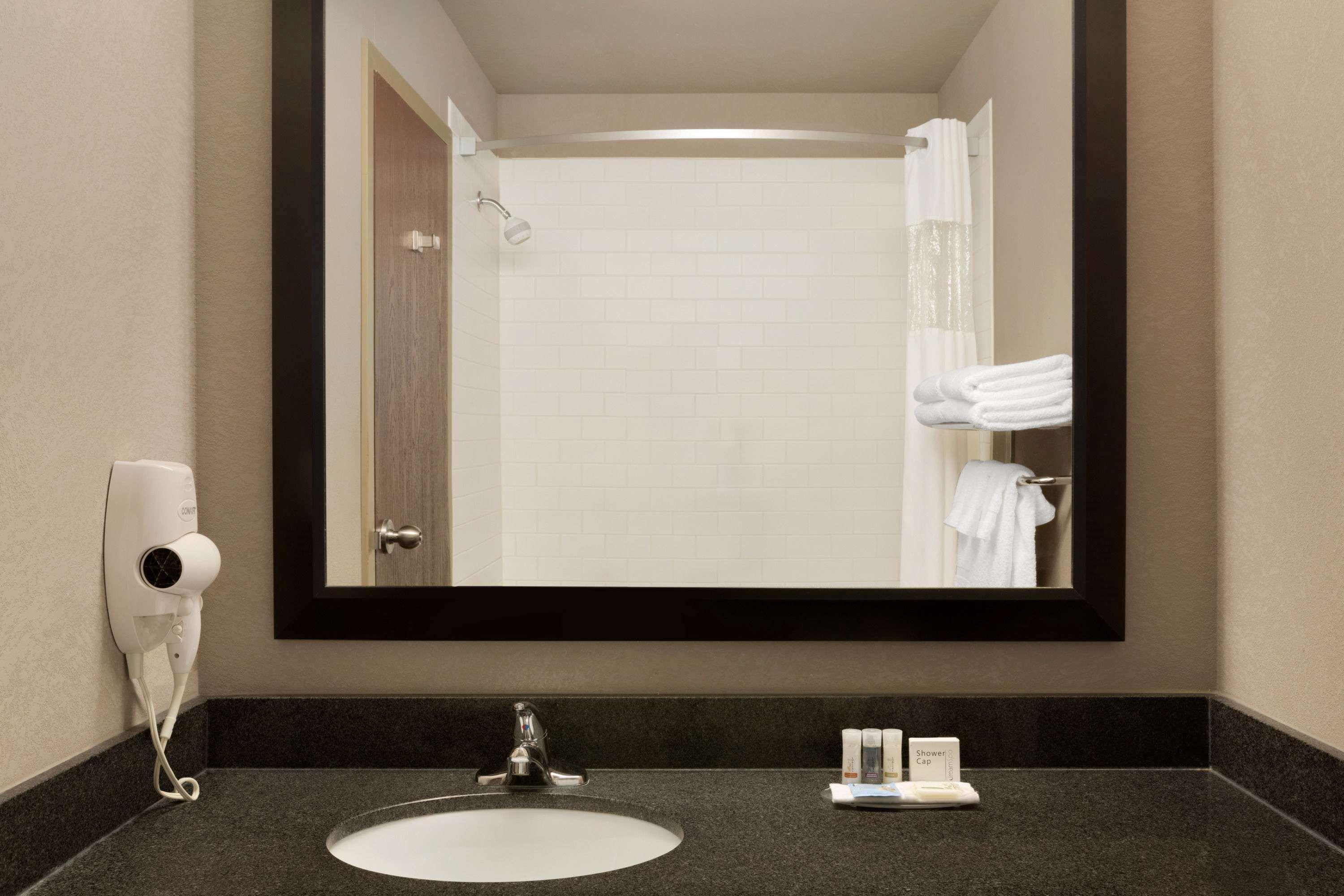 Days Inn By Wyndham Regina Airport West Eksteriør billede