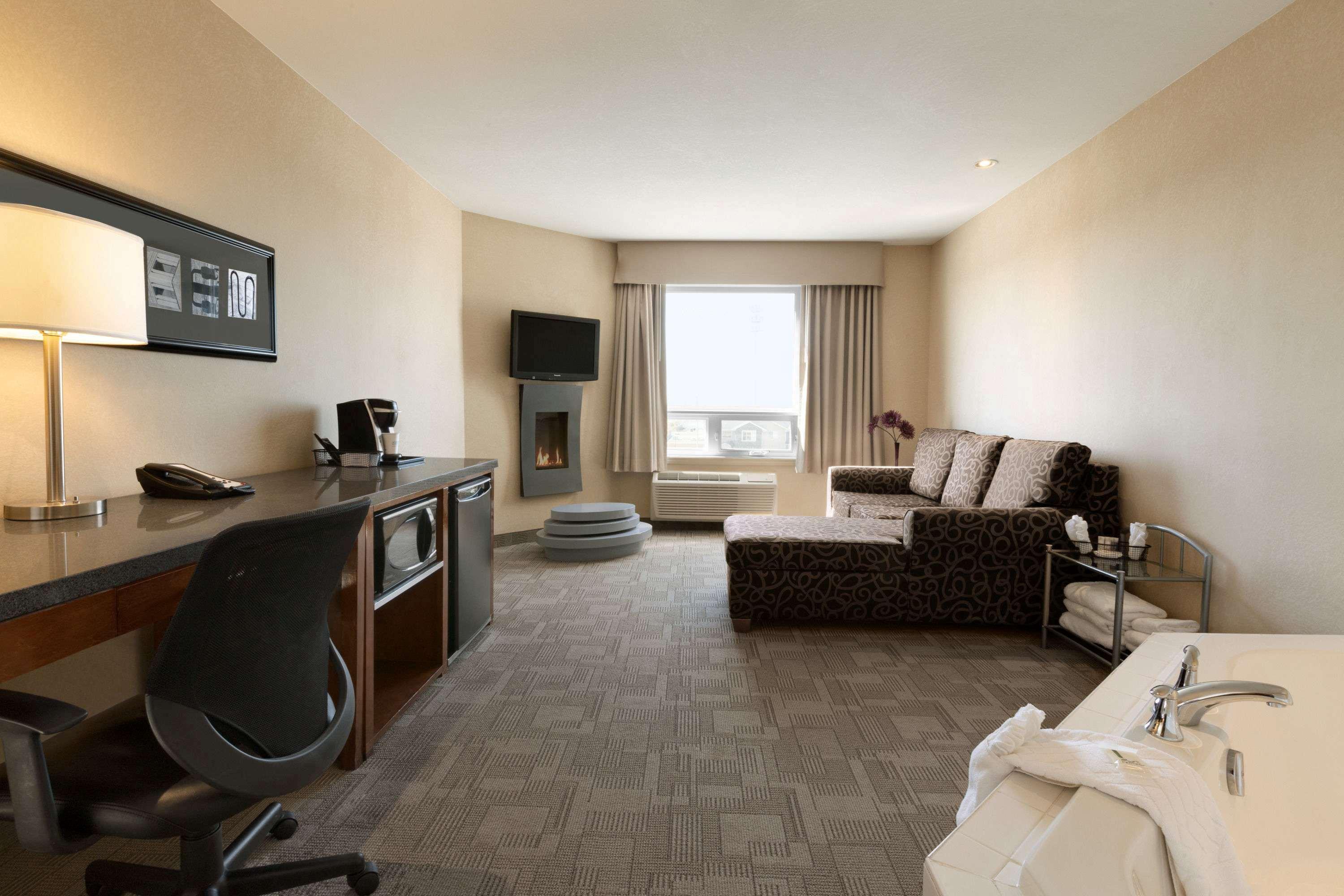 Days Inn By Wyndham Regina Airport West Eksteriør billede
